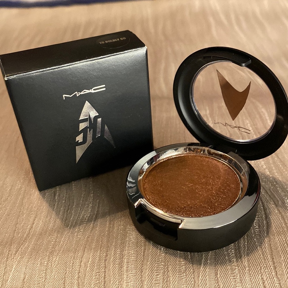 MAC’s Star Trek Collection - Pressed Pigment in “To Boldly Go”